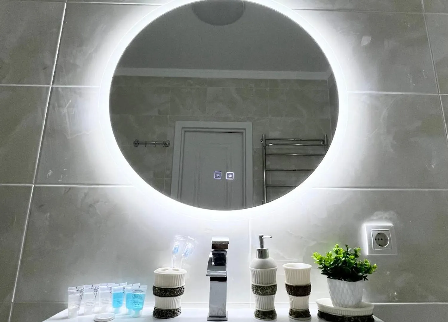 Apartment Светлая Акварель Almaty